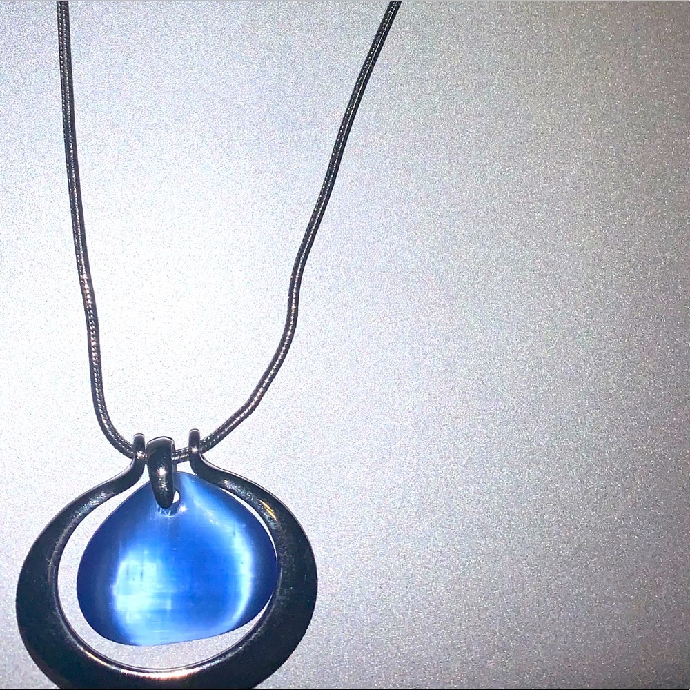 Women’s blue oval necklace